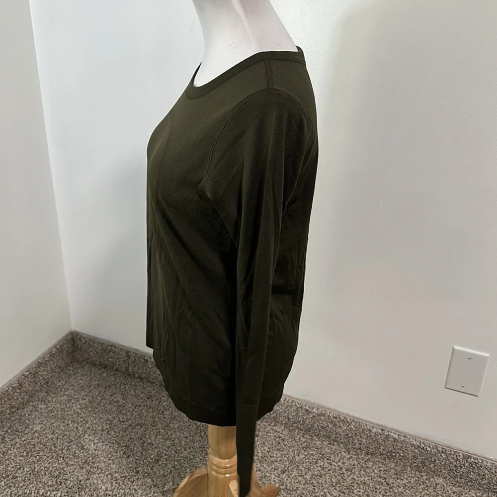 lululemon athletica Long Sleeve Top in Olive Green